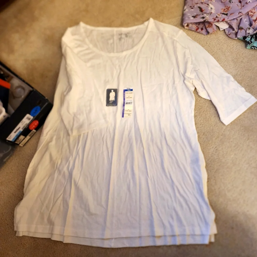 *nd Nwt sz 1X 16W-18W Winter white Elbow Sleeve scoop neck tunic tee - Picture 1 of 4